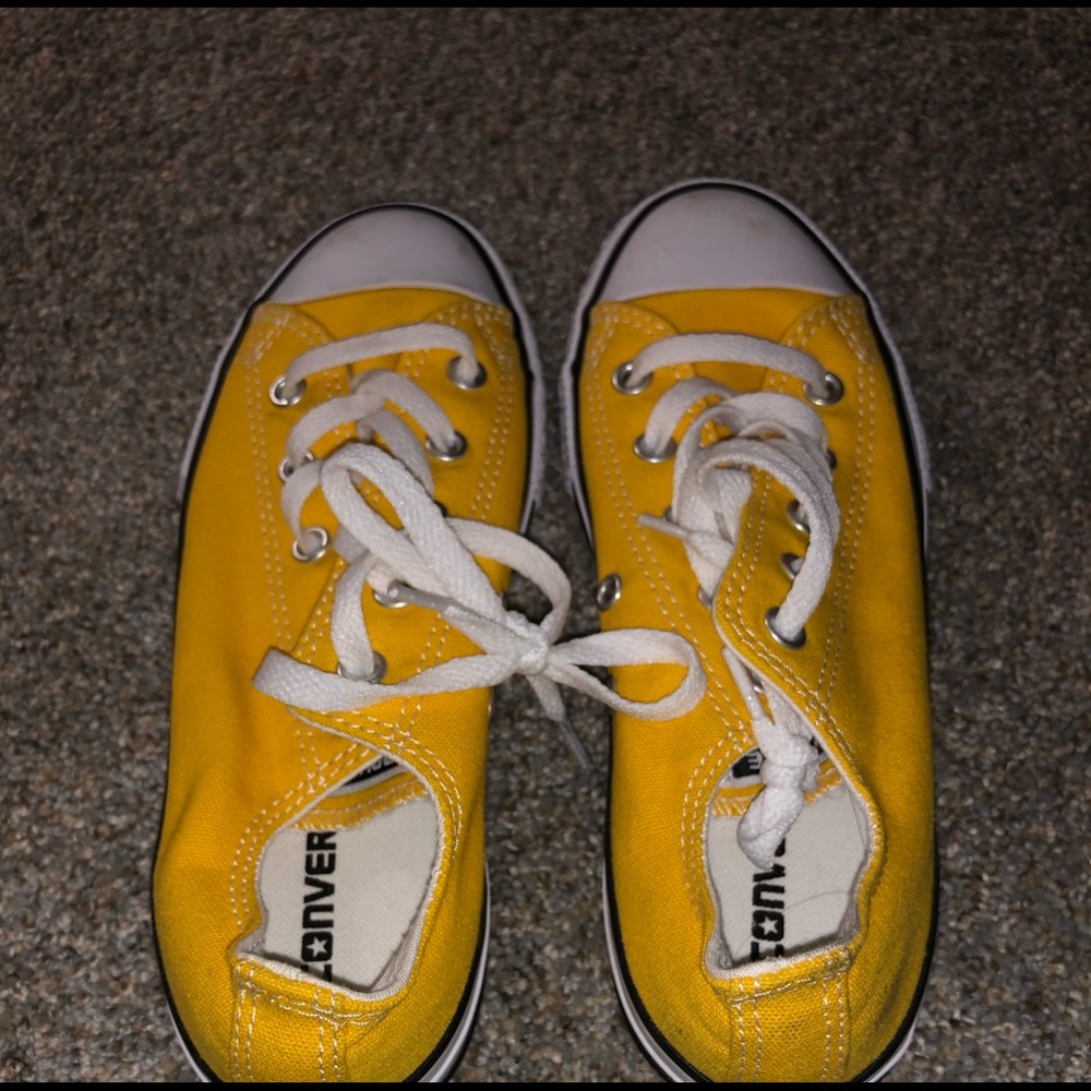 Yellow kids converse size 2